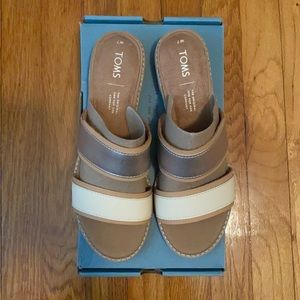 NWT Toms Freya Sandals